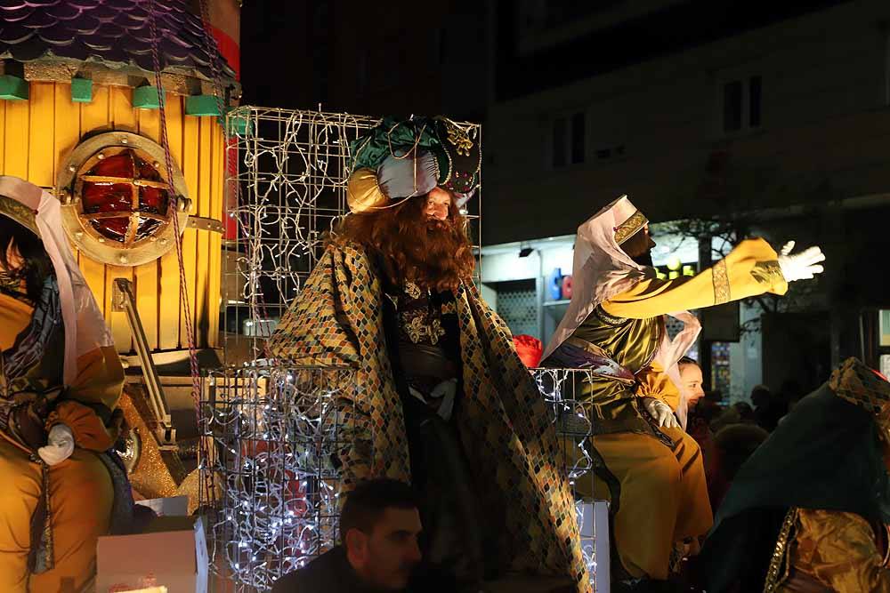 Multitudinaria Cabalgata para ver los primeros pasos de los Reyes en la capital burgalesa.