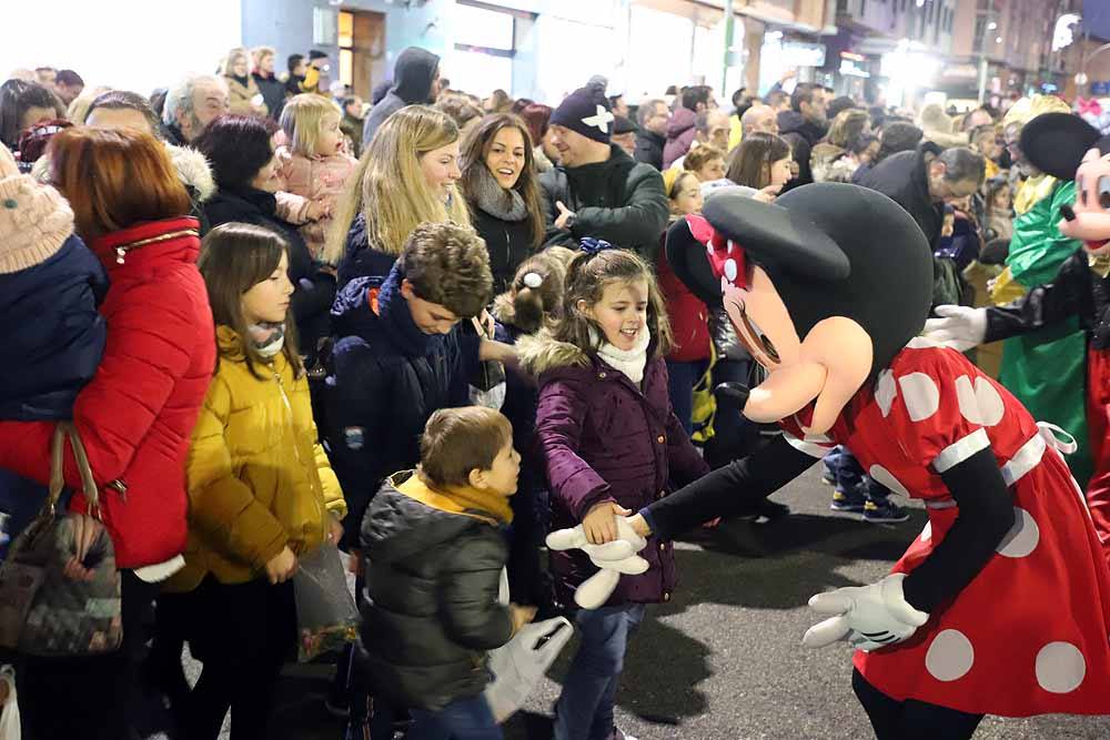 Multitudinaria Cabalgata para ver los primeros pasos de los Reyes en la capital burgalesa.