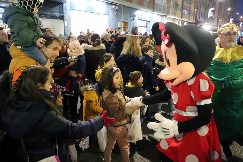 Multitudinaria Cabalgata para ver los primeros pasos de los Reyes en la capital burgalesa.