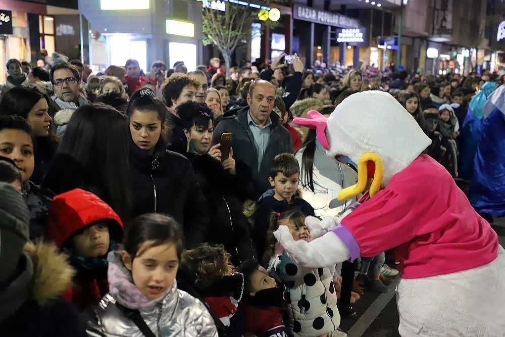 Multitudinaria Cabalgata para ver los primeros pasos de los Reyes en la capital burgalesa.