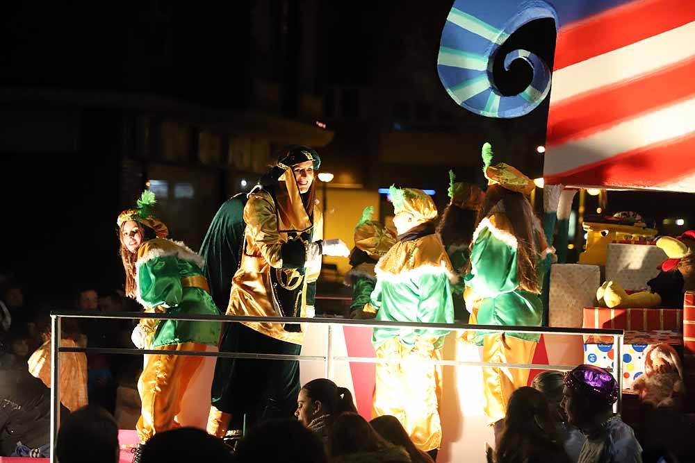 Multitudinaria Cabalgata para ver los primeros pasos de los Reyes en la capital burgalesa.