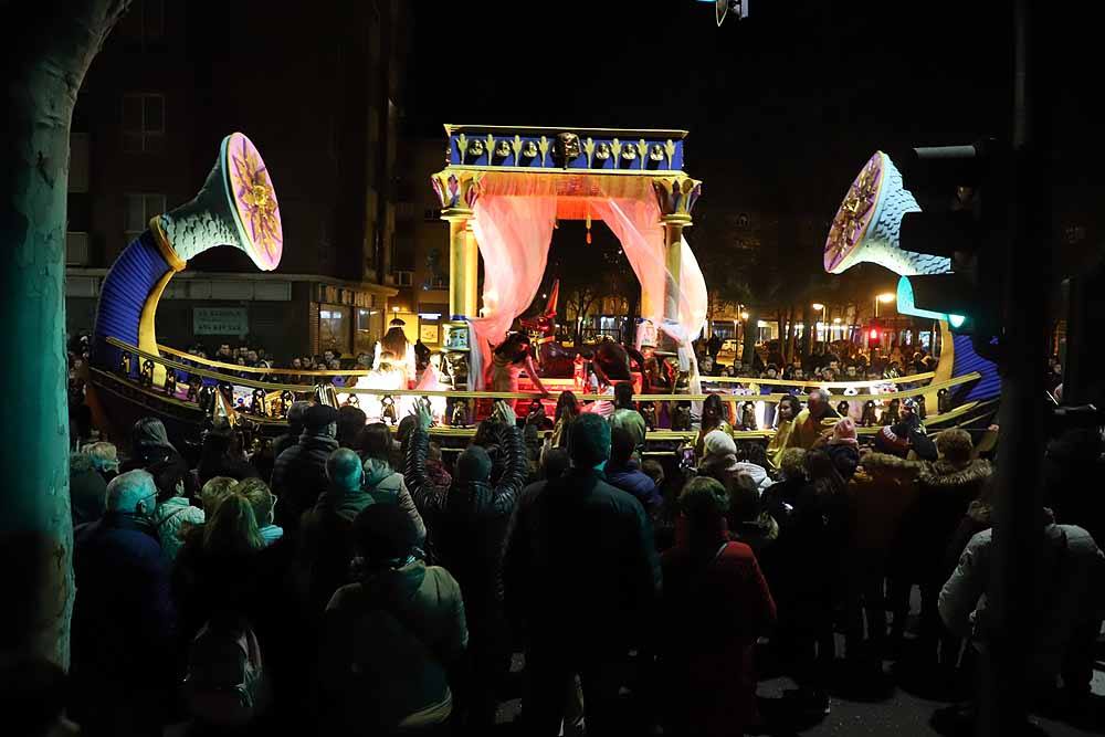 Multitudinaria Cabalgata para ver los primeros pasos de los Reyes en la capital burgalesa.