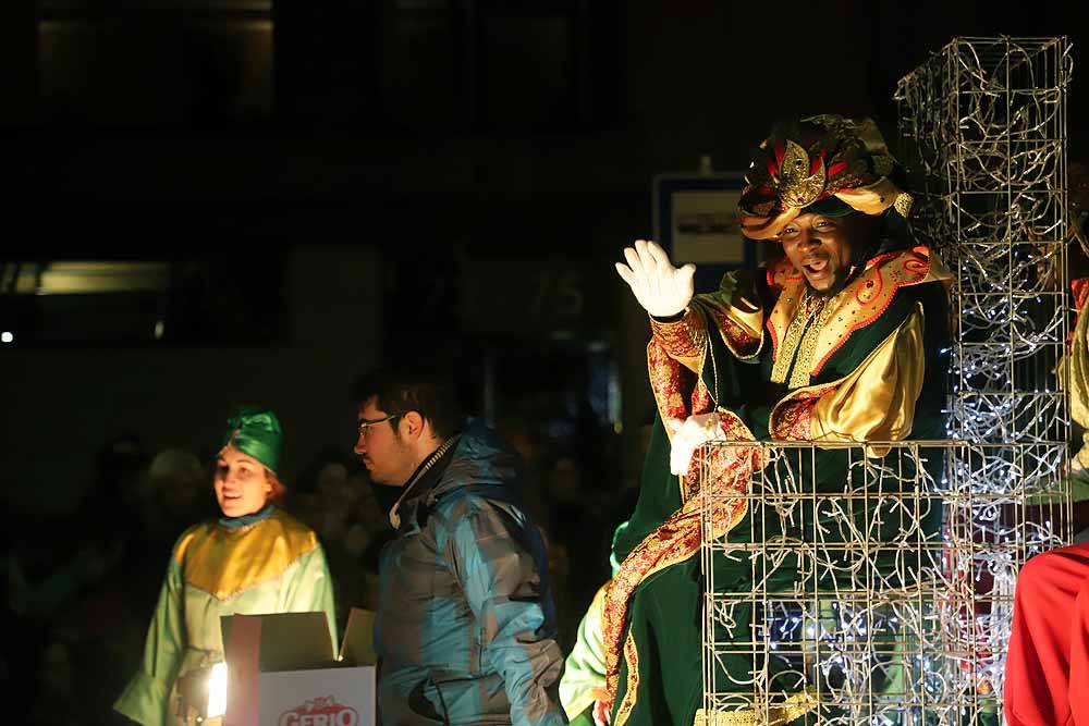 Multitudinaria Cabalgata para ver los primeros pasos de los Reyes en la capital burgalesa.