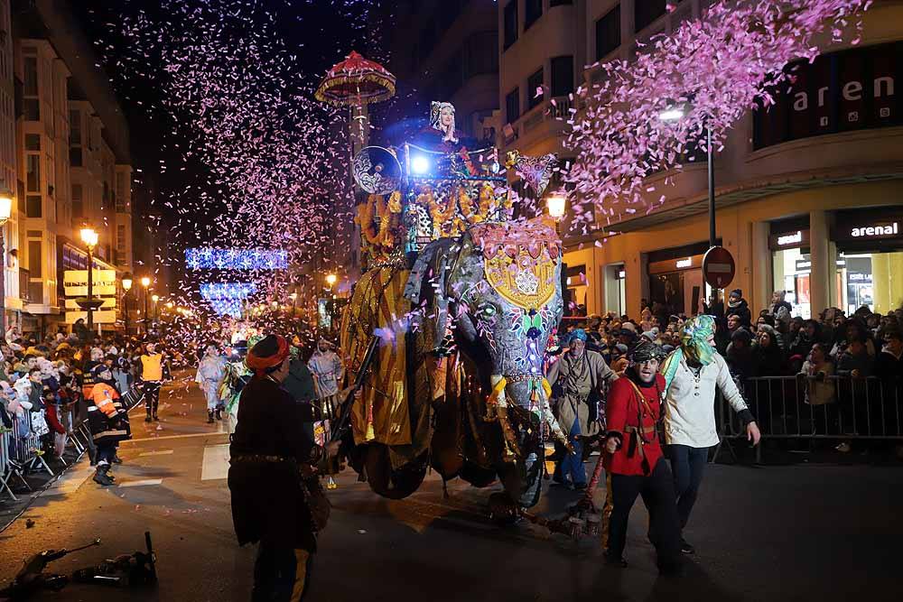 Multitudinaria Cabalgata para ver los primeros pasos de los Reyes en la capital burgalesa.