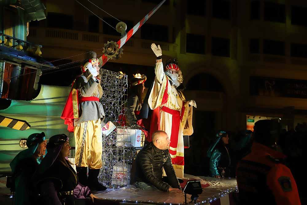 Multitudinaria Cabalgata para ver los primeros pasos de los Reyes en la capital burgalesa.