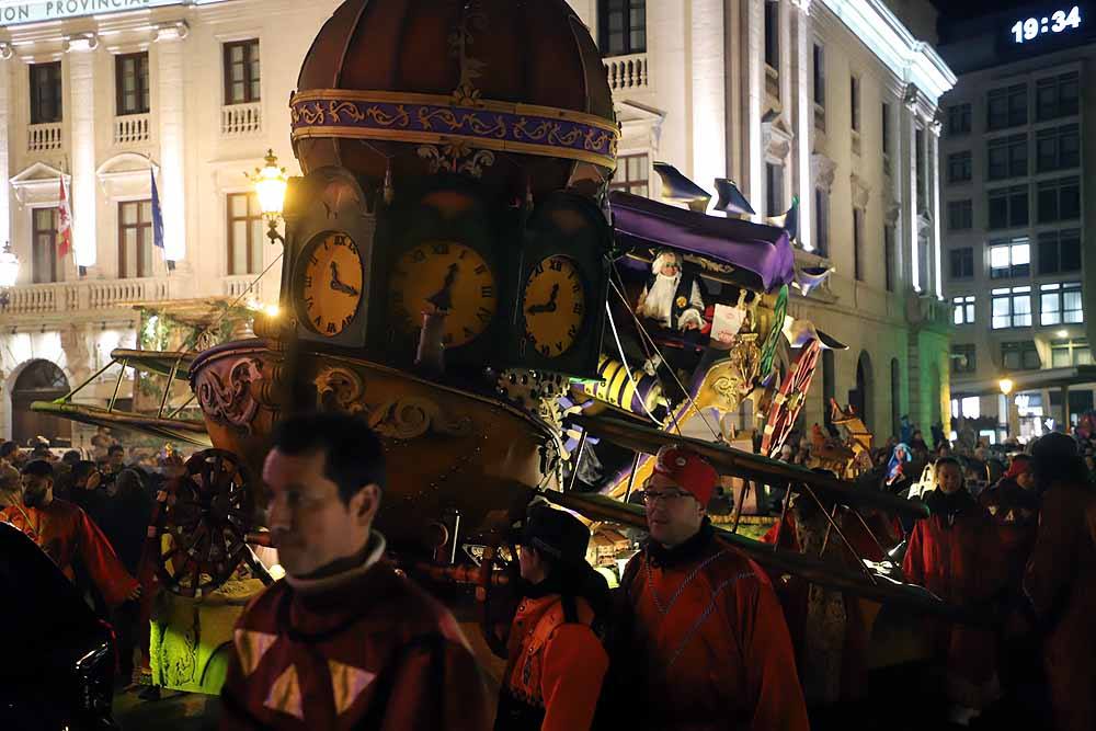 Multitudinaria Cabalgata para ver los primeros pasos de los Reyes en la capital burgalesa.