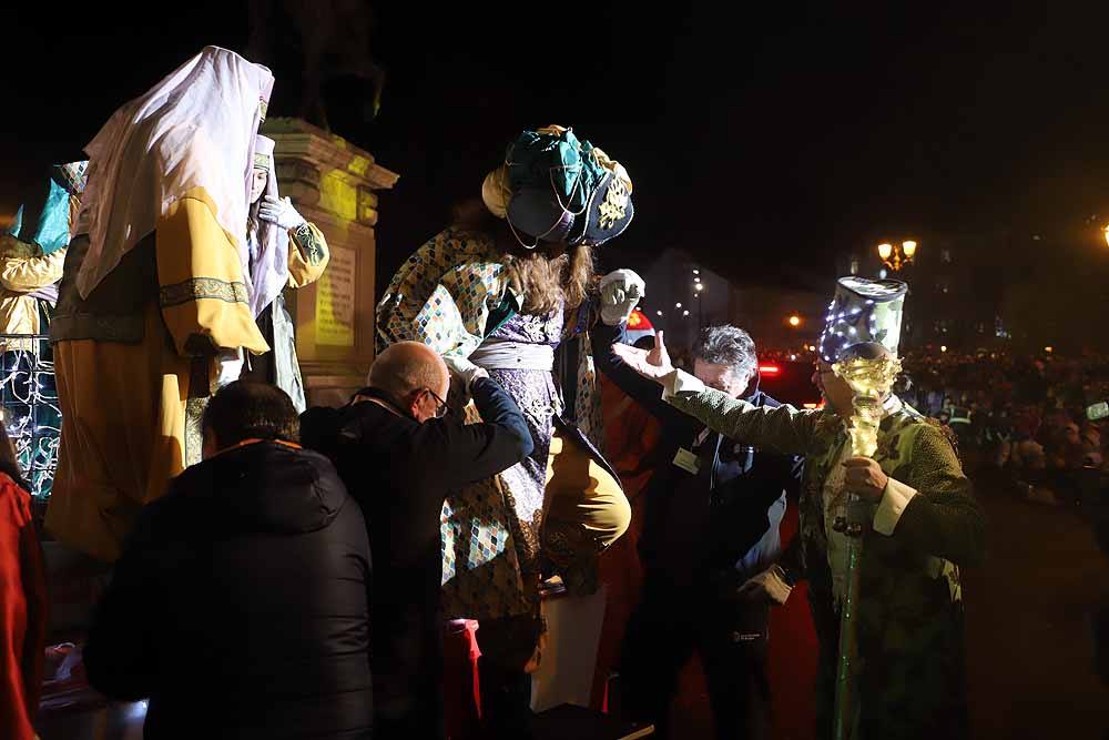 Multitudinaria Cabalgata para ver los primeros pasos de los Reyes en la capital burgalesa.