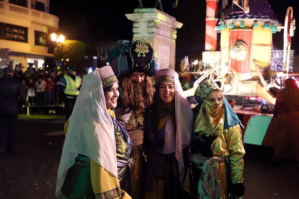 Multitudinaria Cabalgata para ver los primeros pasos de los Reyes en la capital burgalesa.