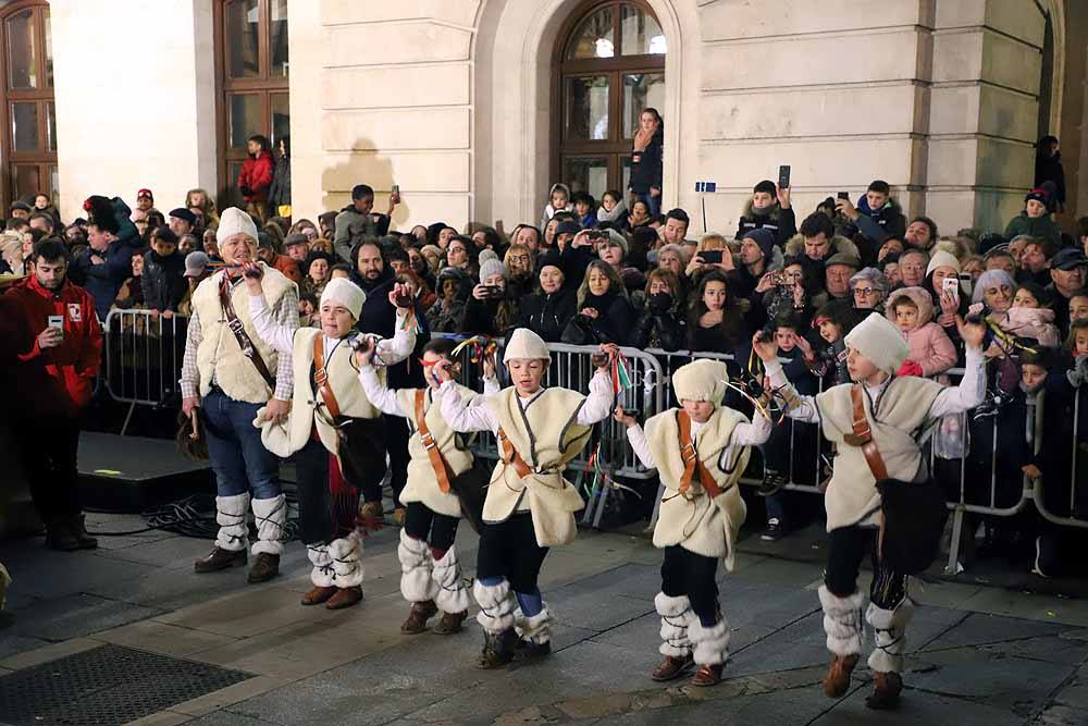 Multitudinaria Cabalgata para ver los primeros pasos de los Reyes en la capital burgalesa.