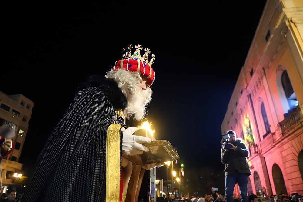 Multitudinaria Cabalgata para ver los primeros pasos de los Reyes en la capital burgalesa.