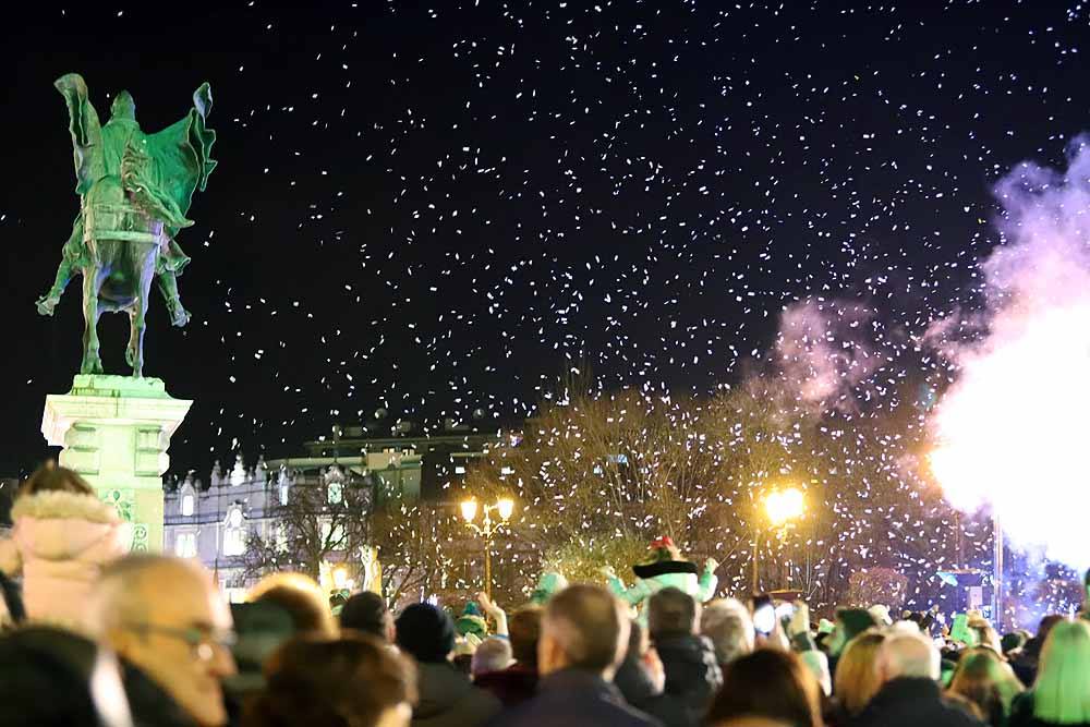 Miles de burgaleses vibran con el paso de los Reyes Magos por Burgos.