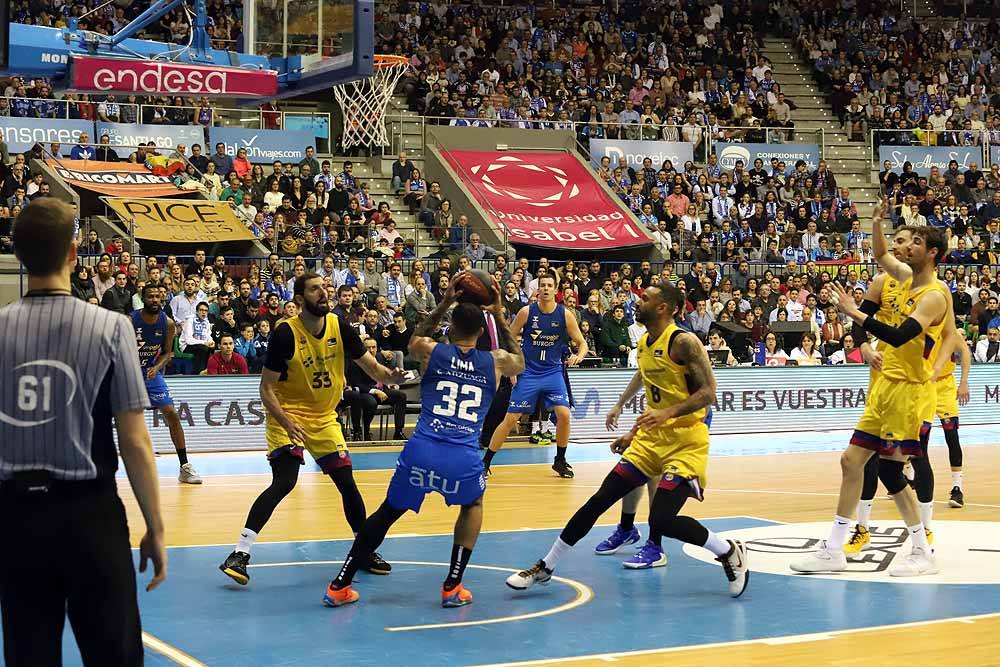 Derrota de los burgaleses ante el Barça en un igualado encuentro.