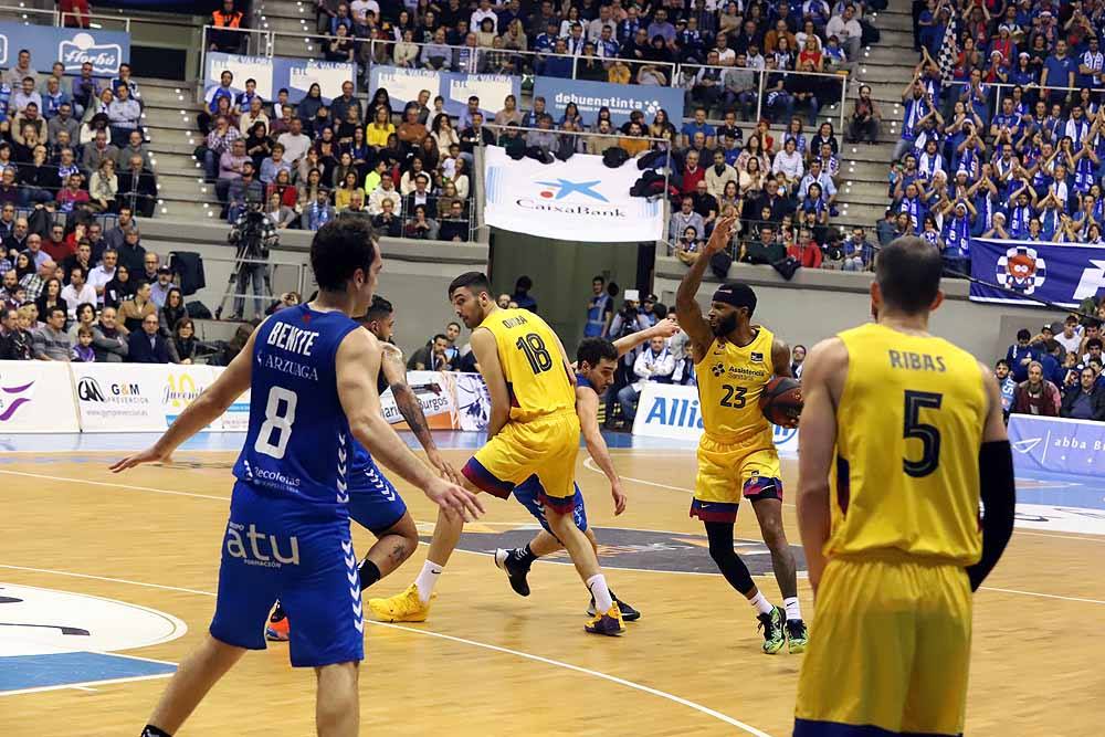 Derrota de los burgaleses ante el Barça en un igualado encuentro.