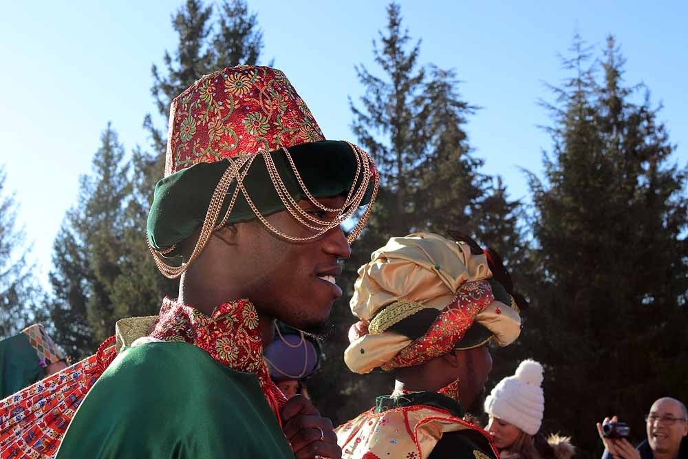 Fotos: Los Reyes Magos han visitado a los mayores de la residencia Teresa Jornet