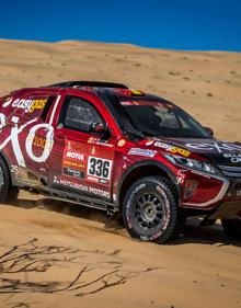 Imagen secundaria 2 - Cristina Gutiérrez y el Mitsubishi Eclipse Cross superan con éxito el difícil arranque del Dakar 2020