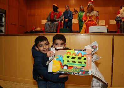 Imagen secundaria 1 - Los Reyes Magos visitan a 130 niños burgaleses en situación de vulnerabilidad