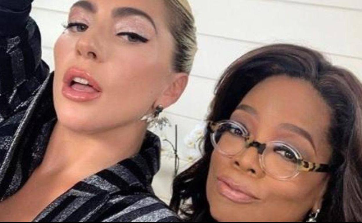 Imagen de Lady Gaga y Oprah Winfrey difundida tras la entrevista. 