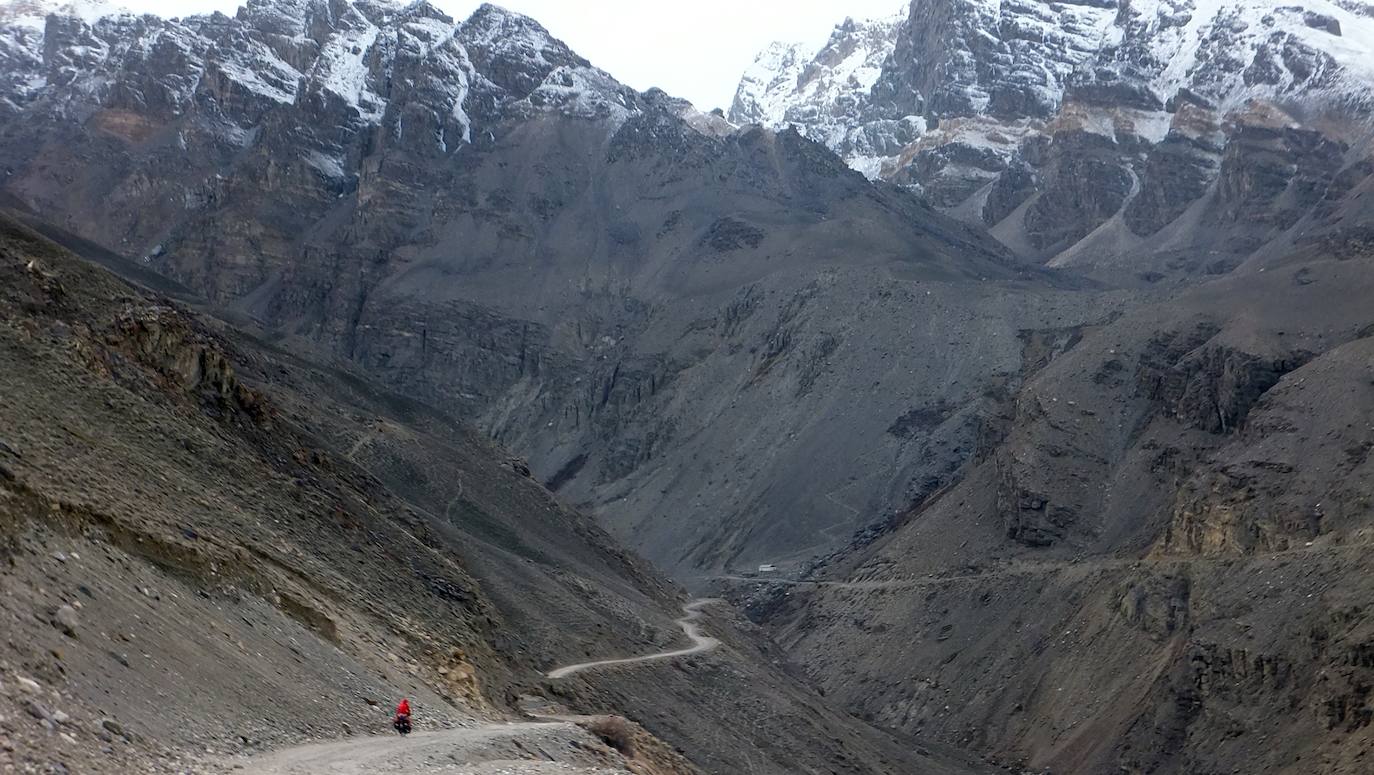 Alba Moreno, de Salas de los Infantes, junto con su pareja han viajado de Francia a Tailandia en bicicleta en un recorrido lento que les ha permitido demostrar que es posible viajar respetando a la población local, la naturaleza y la cultura de los países. 