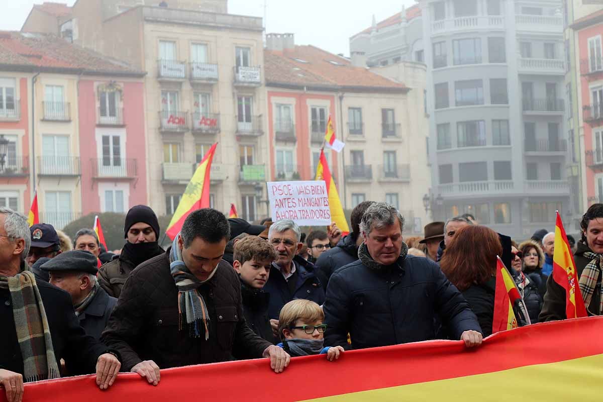 Fotos: Concentración de Vox en Burgos por la unidad de España y contra el Gobierno de Pedro Sánchez