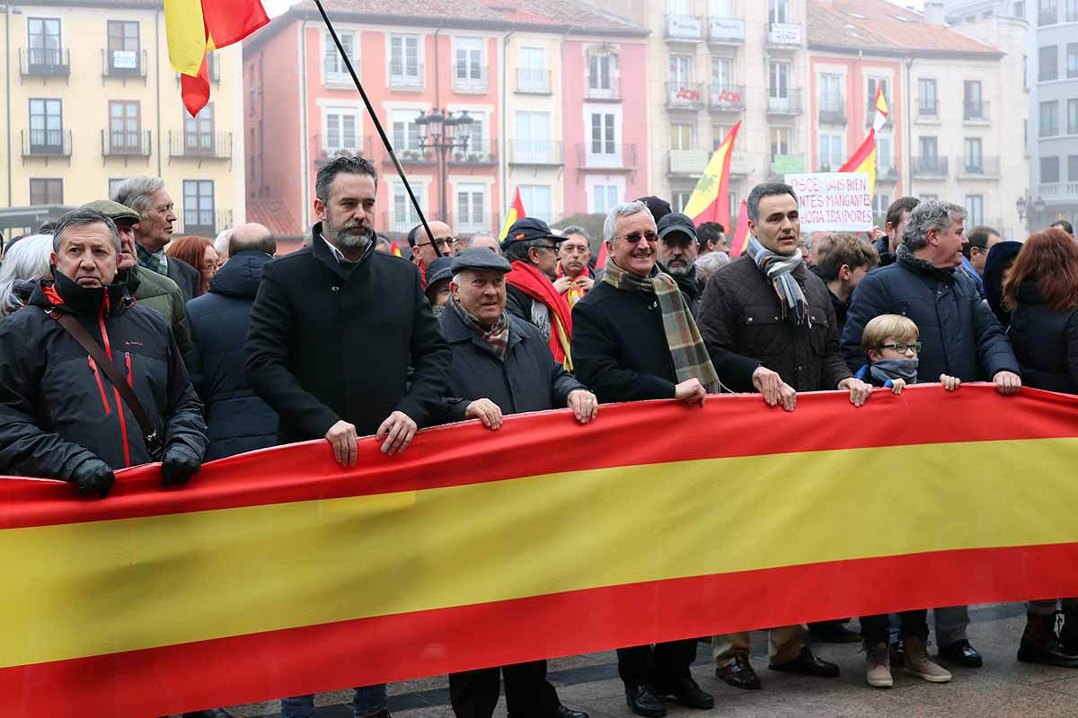 Fotos: Concentración de Vox en Burgos por la unidad de España y contra el Gobierno de Pedro Sánchez