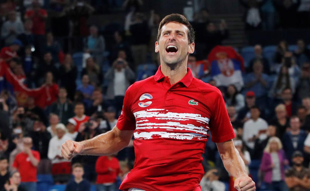 Novak Djokovic celebra la victoria de Serbia contra España. 