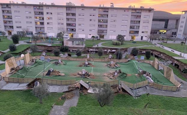 Galería. Imágenes del hundimiento de un parking en Santander.