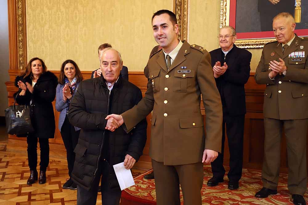 Fotos: Entrega de los donativos del Belén de la Catedral