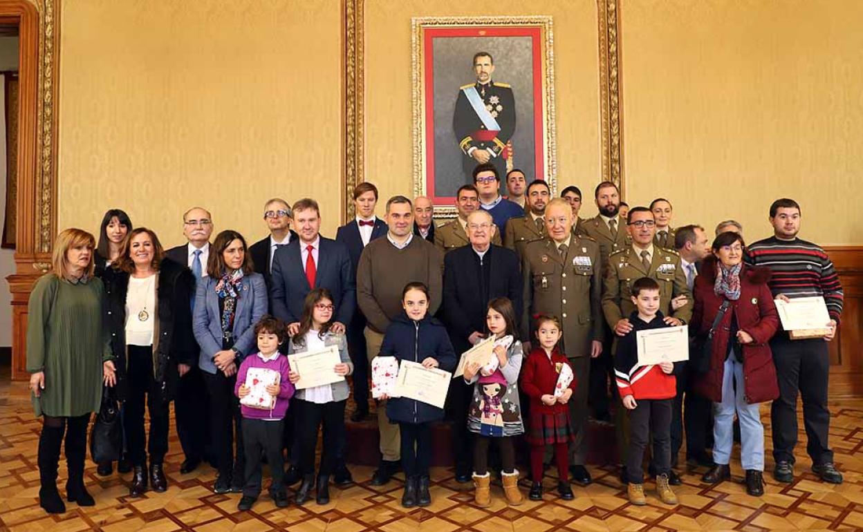 Foto de familia de todos los premiados