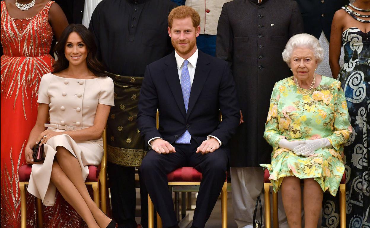 Meghan Markle, el principe Harry y la reina Isabel II.