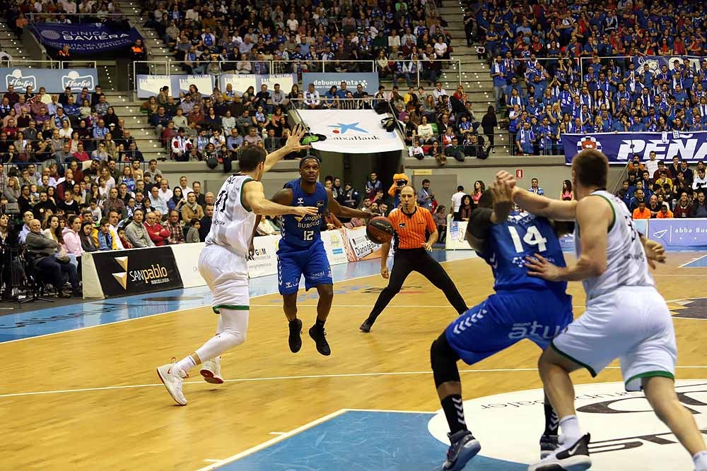 Fotos: Las mejores imágenes del encuentro entre San Pablo Burgos y Joventut Badalona