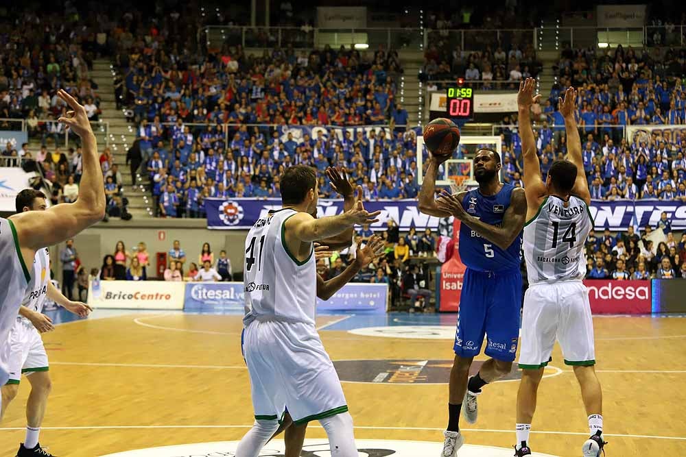 Fotos: Las mejores imágenes del encuentro entre San Pablo Burgos y Joventut Badalona