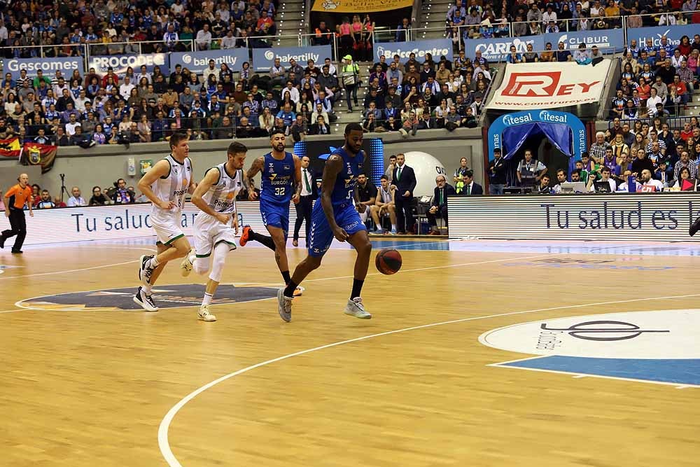 Fotos: Las mejores imágenes del encuentro entre San Pablo Burgos y Joventut Badalona