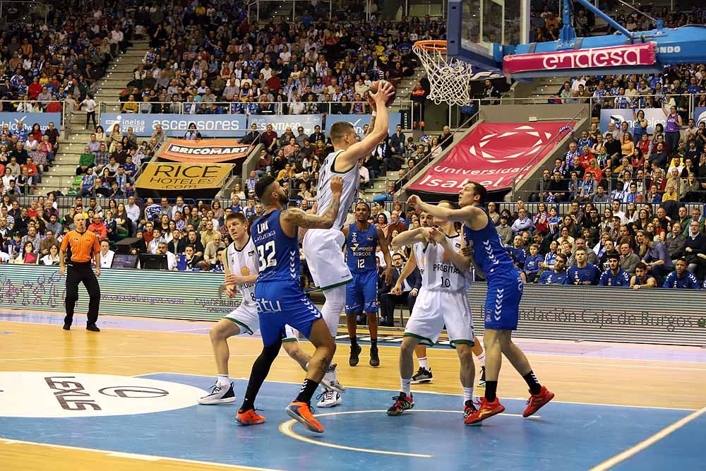 Fotos: Las mejores imágenes del encuentro entre San Pablo Burgos y Joventut Badalona