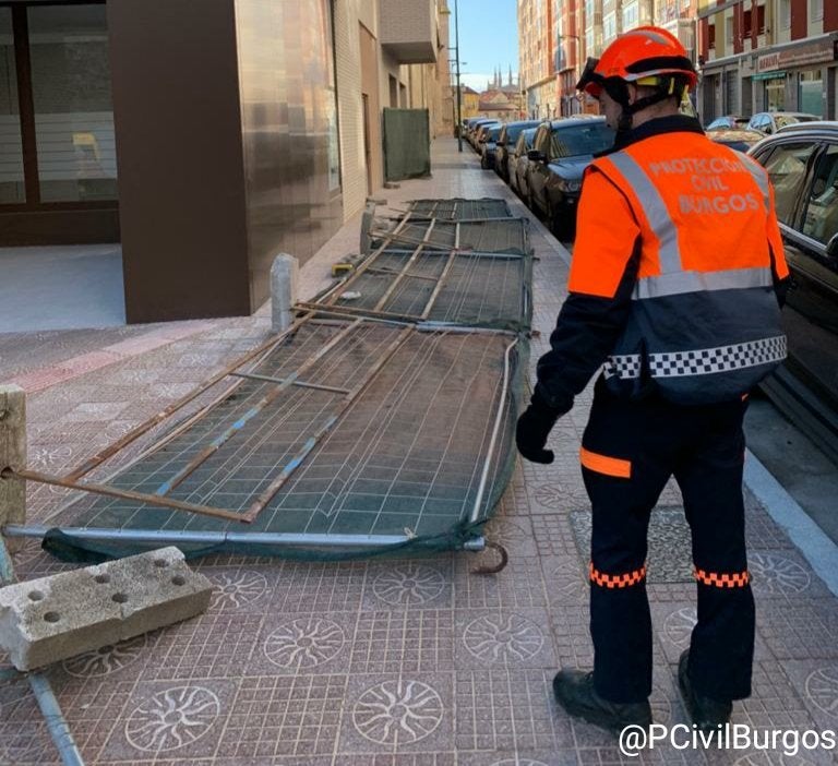 Fotos: El fuerte viento está provocando numerosos incidentes en Burgos