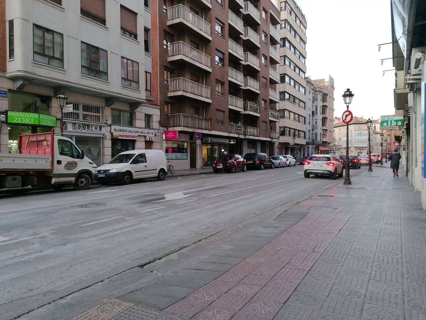 El suceso tuvo lugar a la altura del número 7 de la calle Progreso, frente a varios establecimientos
