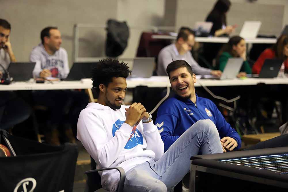 Los canarios dominaron todo el encuentro en El Coliseum.