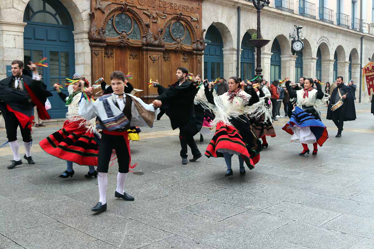 Fotos: La ciudadanía burgalesa desfila para honrar a su patrón San Lesmes Abad