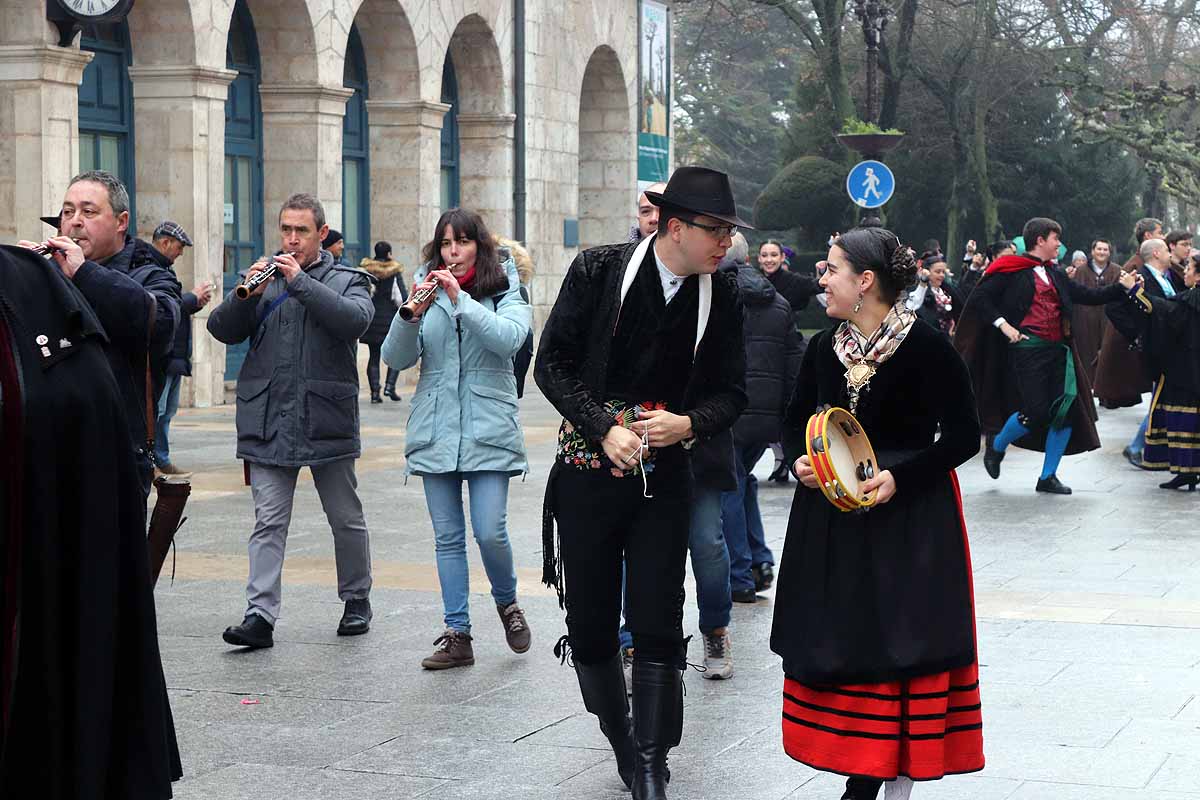 Fotos: La ciudadanía burgalesa desfila para honrar a su patrón San Lesmes Abad