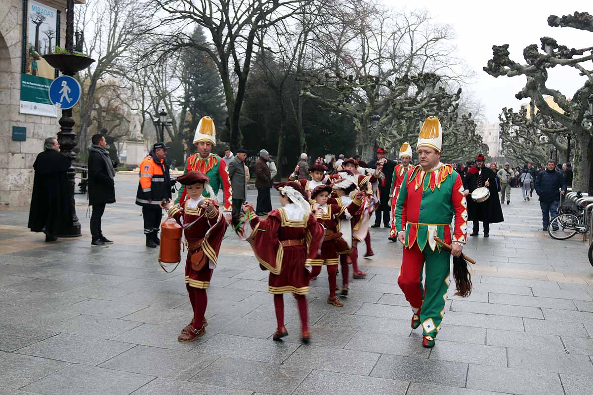 Fotos: La ciudadanía burgalesa desfila para honrar a su patrón San Lesmes Abad