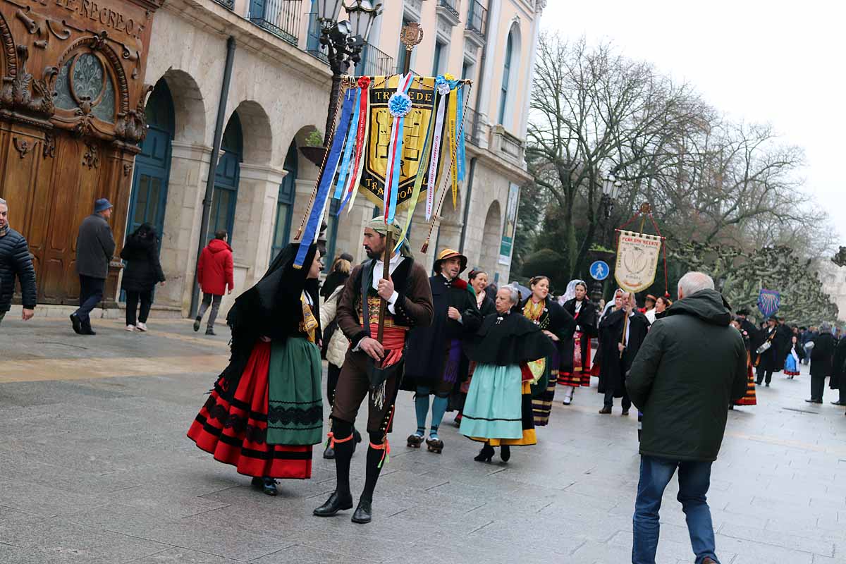 Fotos: La ciudadanía burgalesa desfila para honrar a su patrón San Lesmes Abad