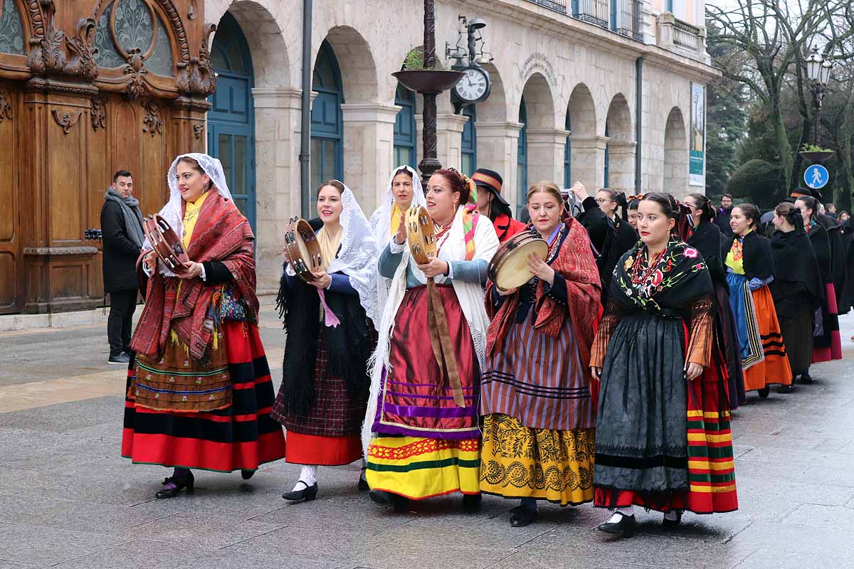 Fotos: La ciudadanía burgalesa desfila para honrar a su patrón San Lesmes Abad