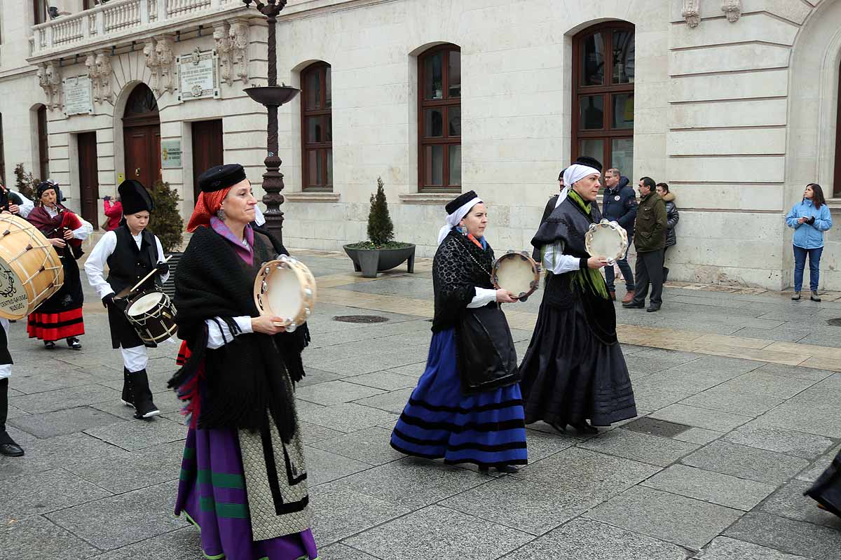 Fotos: La ciudadanía burgalesa desfila para honrar a su patrón San Lesmes Abad