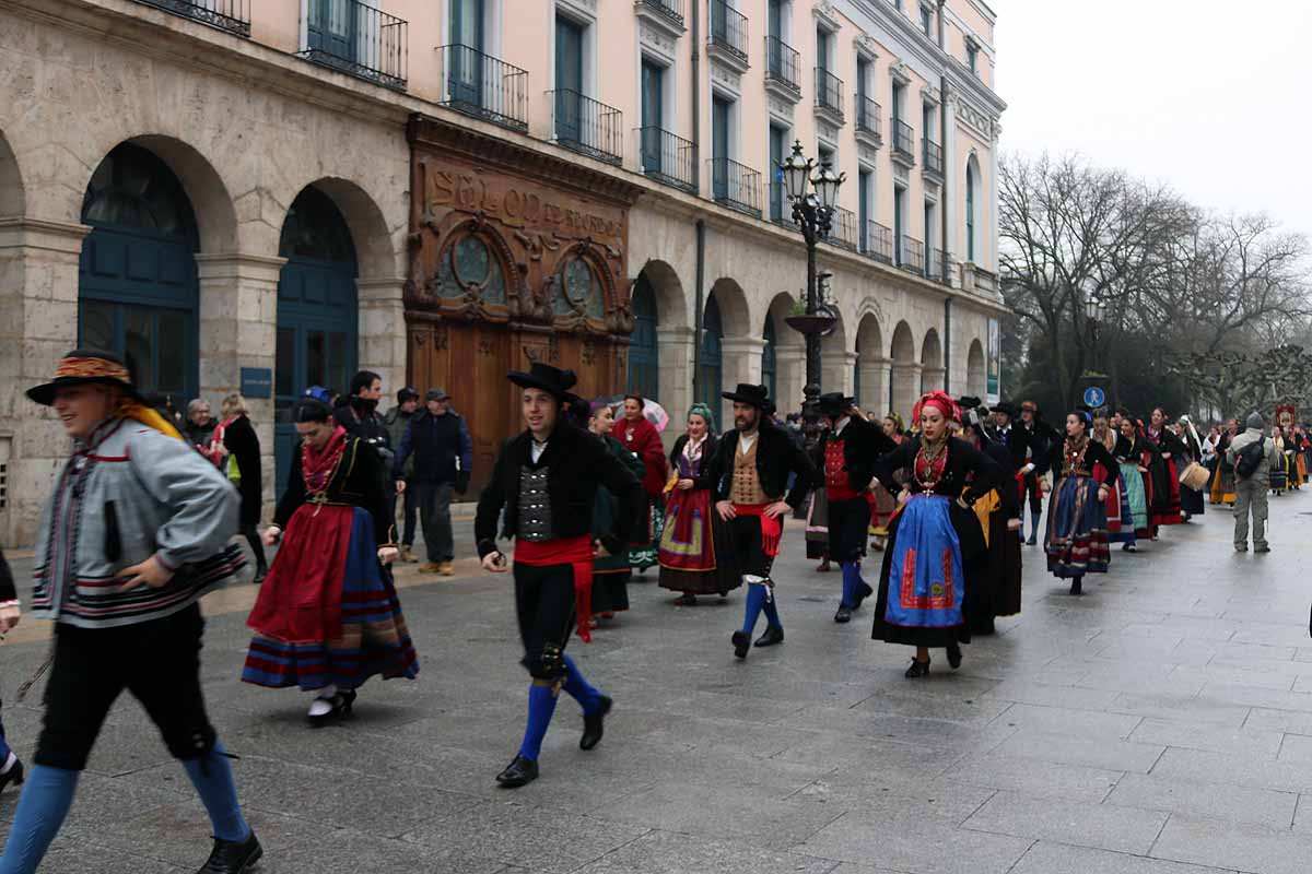 Fotos: La ciudadanía burgalesa desfila para honrar a su patrón San Lesmes Abad