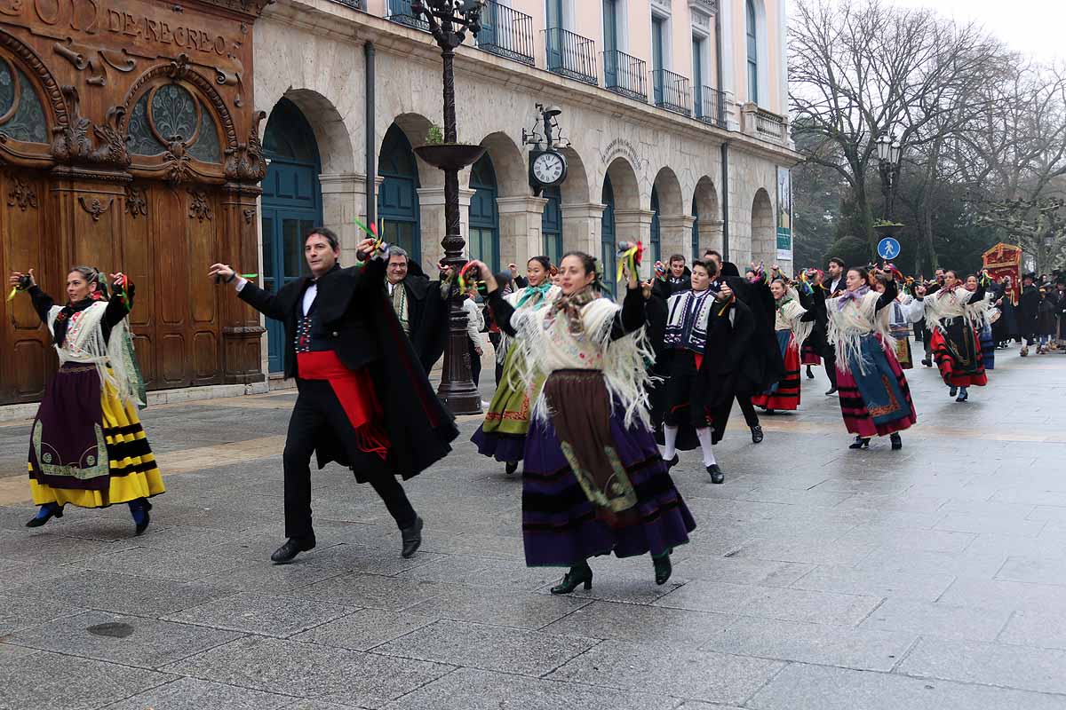 Fotos: La ciudadanía burgalesa desfila para honrar a su patrón San Lesmes Abad