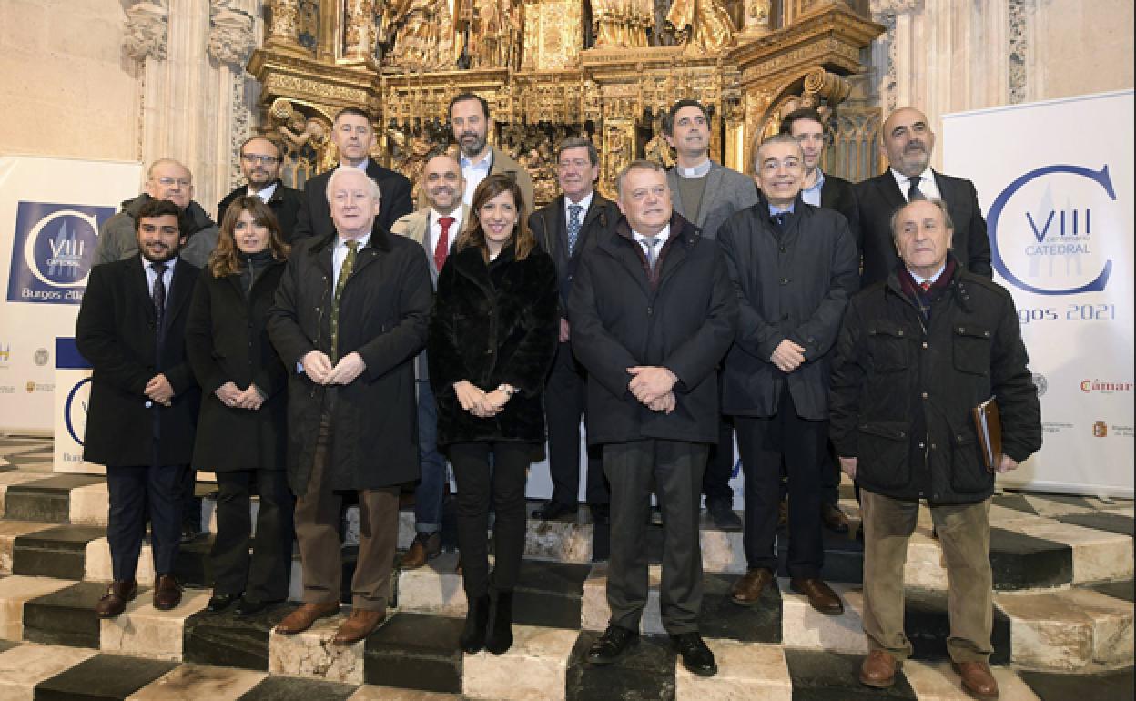 Los representantes de las instituciones que han firmado el convenio. 