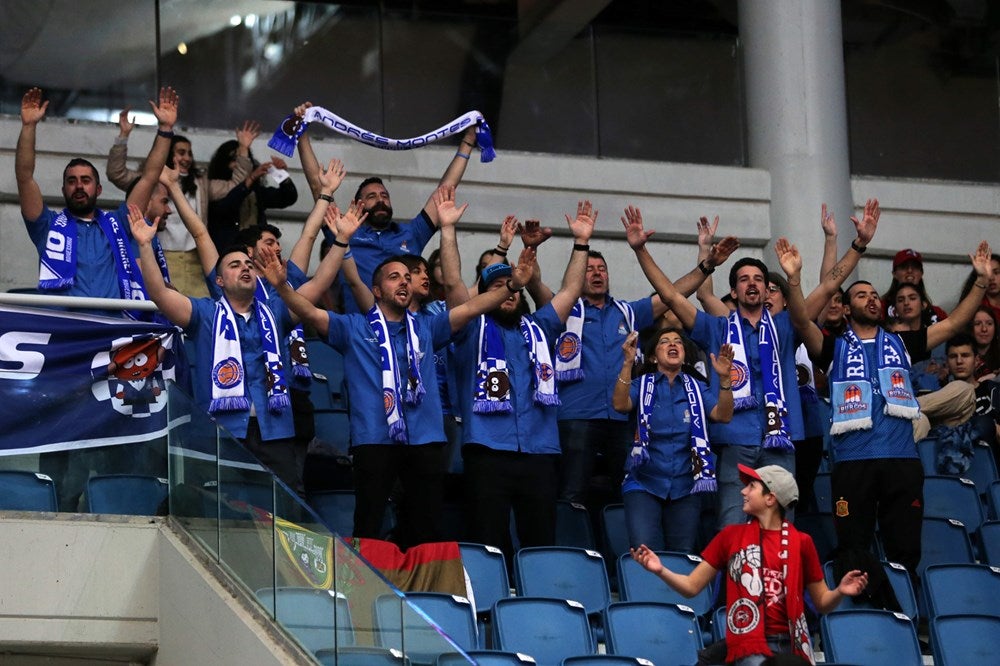 Imagen del partido en el que el San Pablo ha caído derrotado ante el Hapoel. 