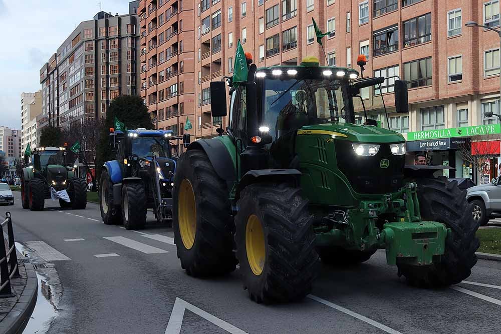 Fotos: Más de 400 agricultores y ganaderos se concentran en Burgos ante la falta de «rentabilidad» de sus explotaciones