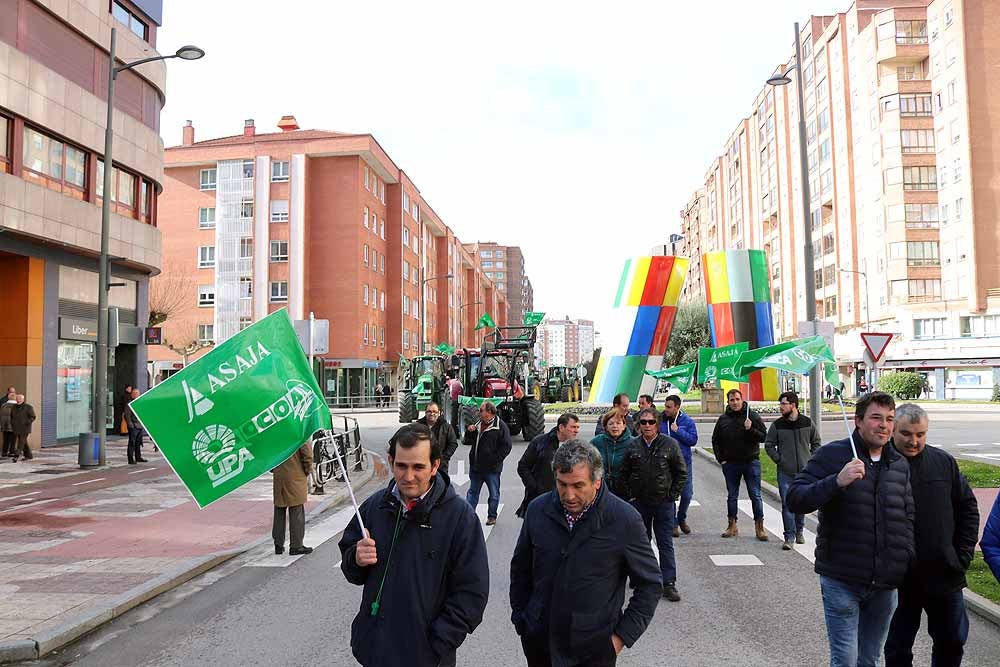 Fotos: Más de 400 agricultores y ganaderos se concentran en Burgos ante la falta de «rentabilidad» de sus explotaciones