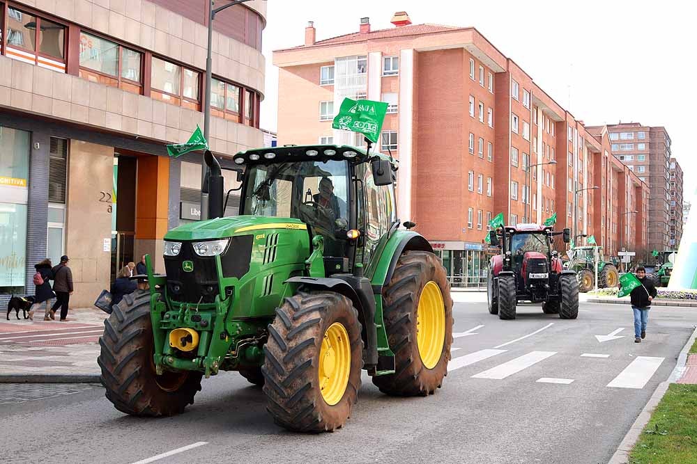 Fotos: Más de 400 agricultores y ganaderos se concentran en Burgos ante la falta de «rentabilidad» de sus explotaciones