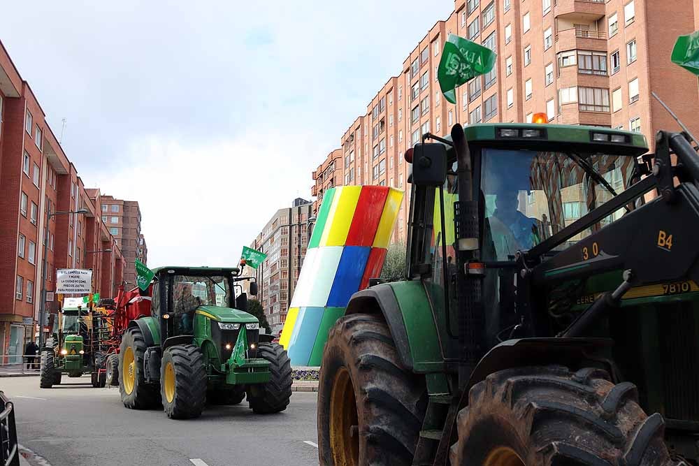 Fotos: Más de 400 agricultores y ganaderos se concentran en Burgos ante la falta de «rentabilidad» de sus explotaciones